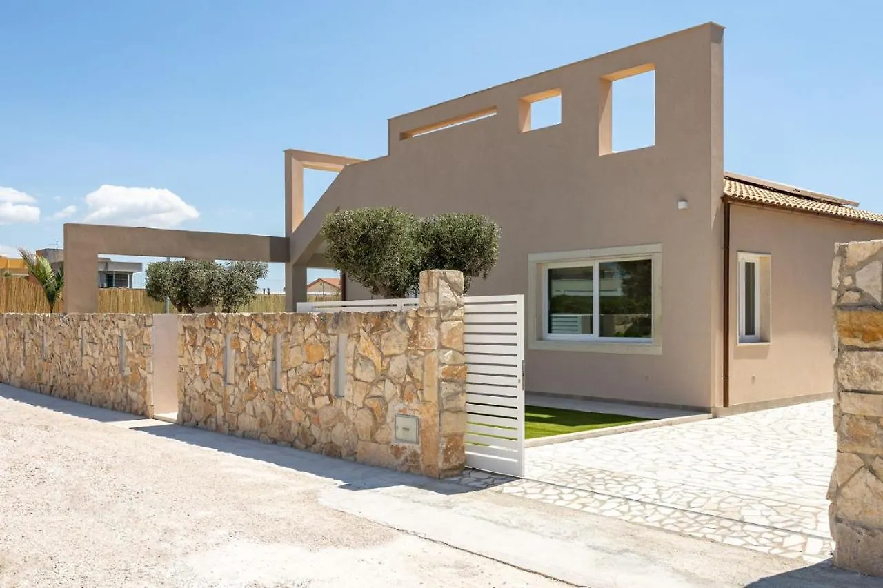 Villa Shamsi - Heated Pool And Beach At 70Mt Ispica 0*,  Italy