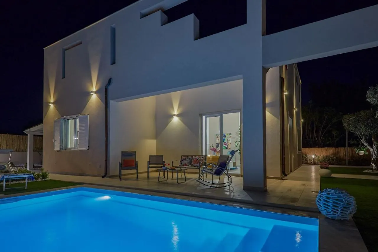 Villa Shamsi - Heated Pool And Beach At 70Mt Ispica 0*,  Italy